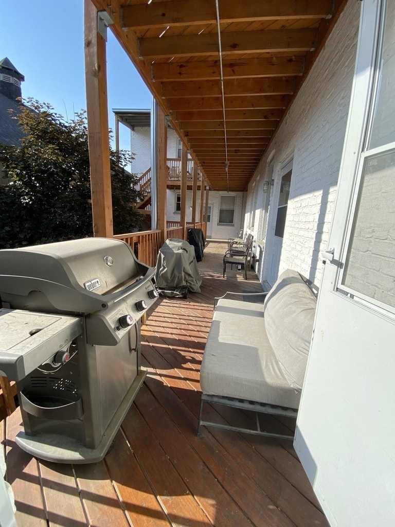 2778 N Kenmore Avenue - Photo 10