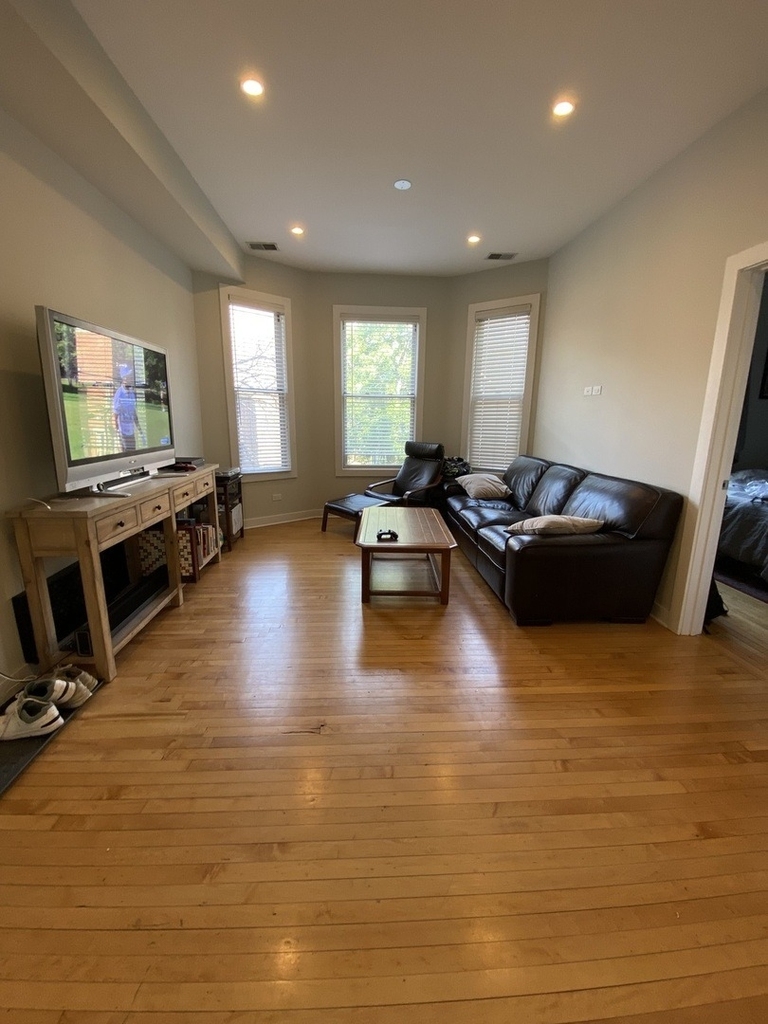 2778 N Kenmore Avenue - Photo 6