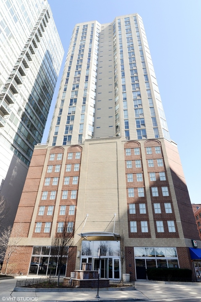 645 N Kingsbury Street - Photo 0