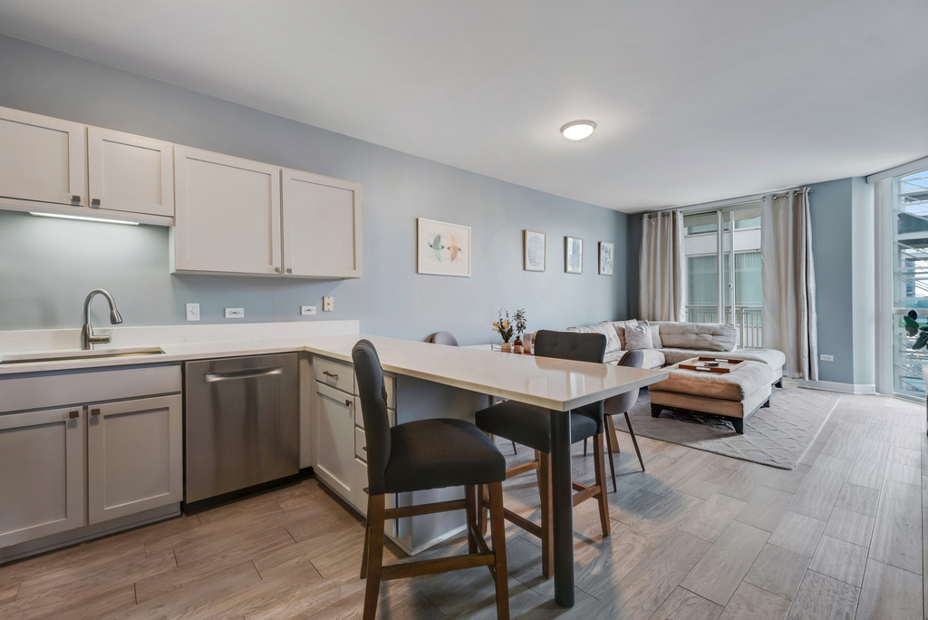 645 N Kingsbury Street - Photo 5