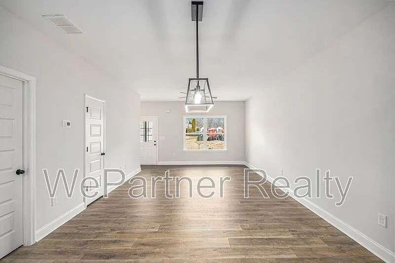 136 Crest Pointe - Photo 4