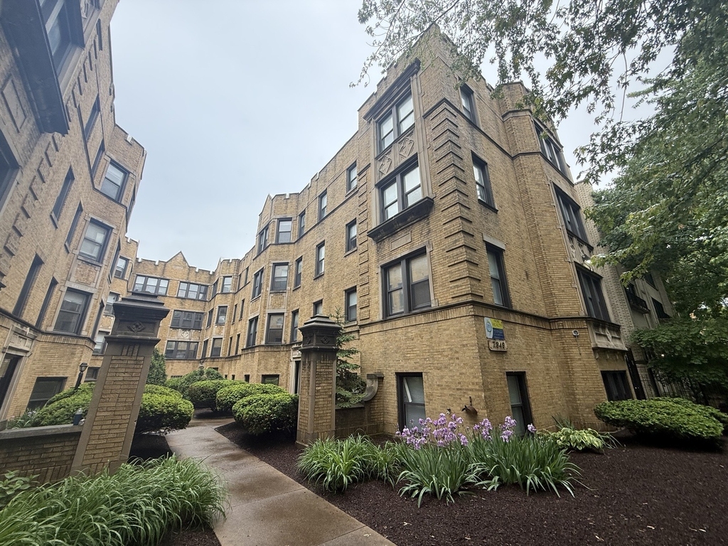 7353 N Damen Avenue - Photo 2