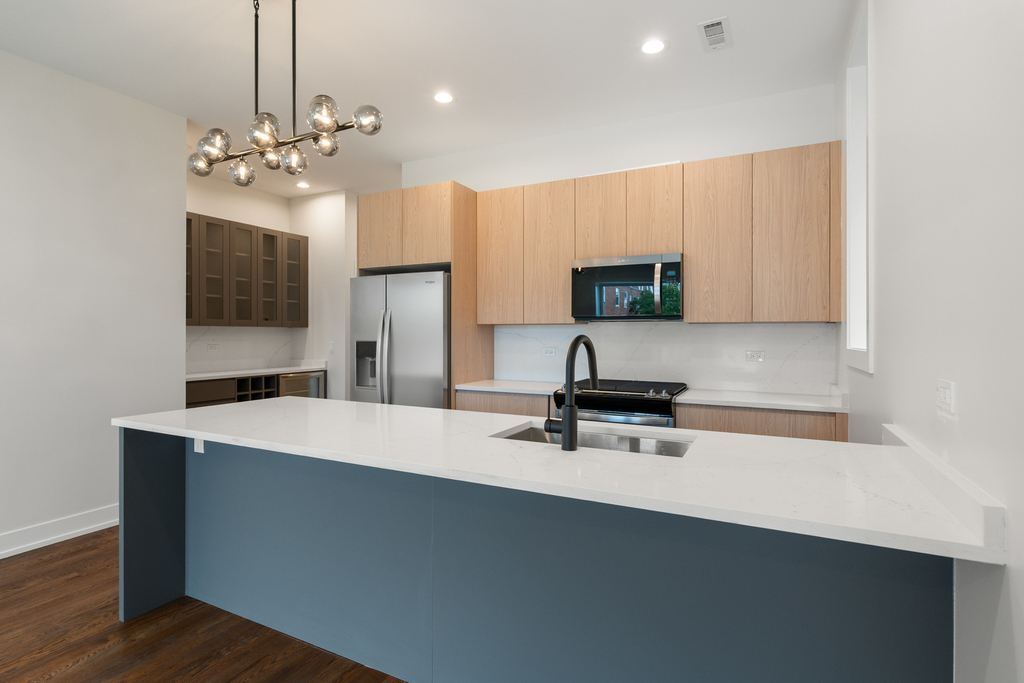 416 E 50th Place - Photo 5