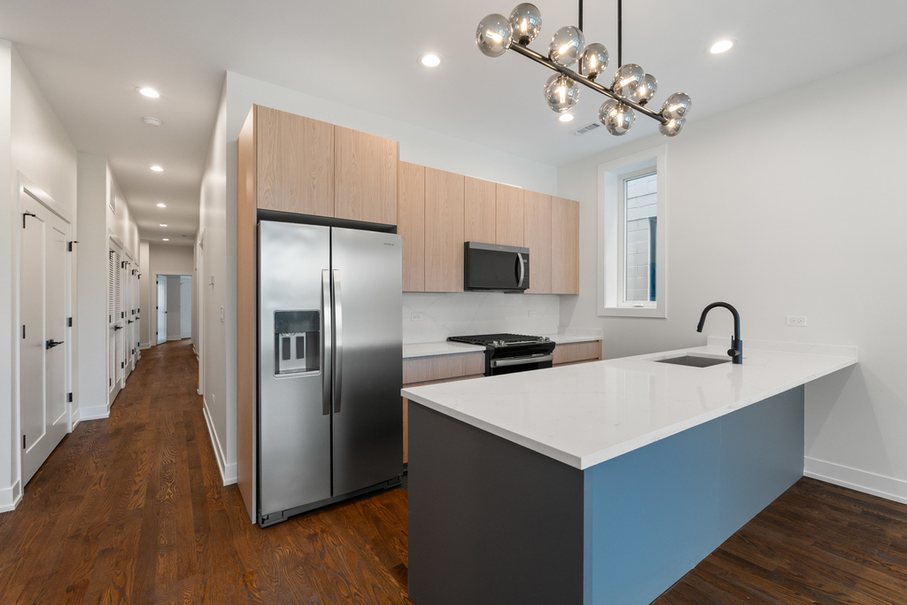 416 E 50th Place - Photo 8