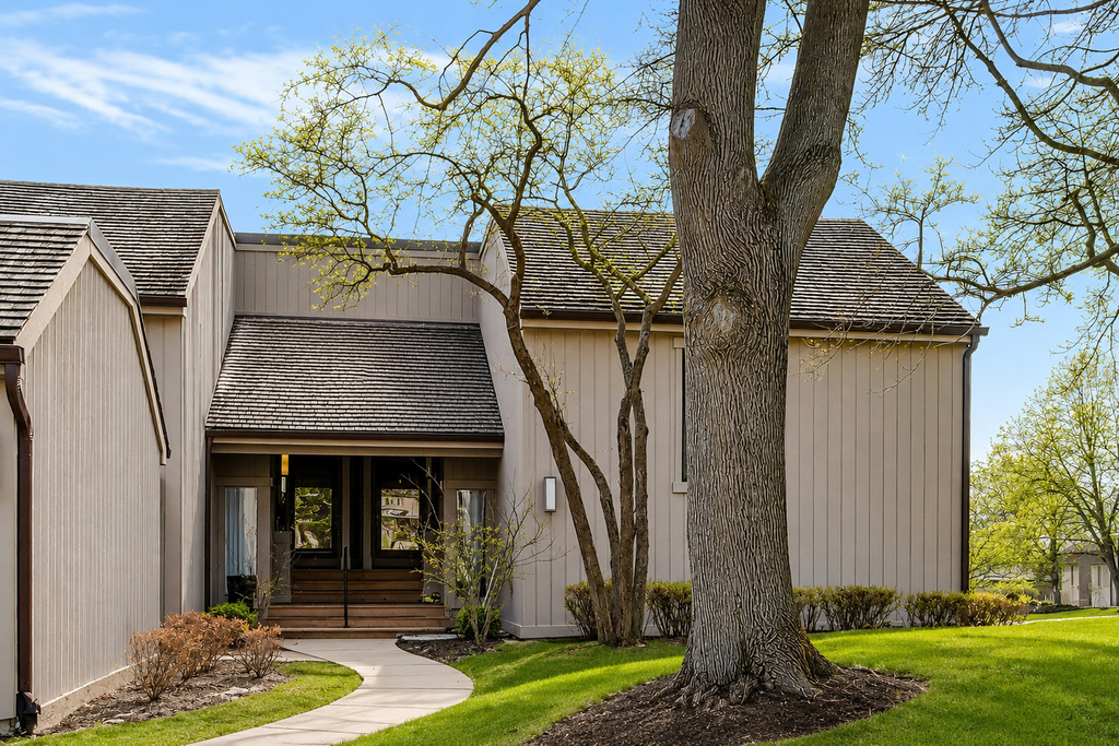 83 Thornhill Lane - Photo 0