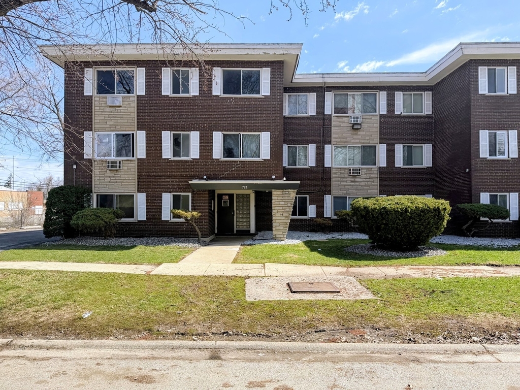 723 Grant Avenue - Photo 0
