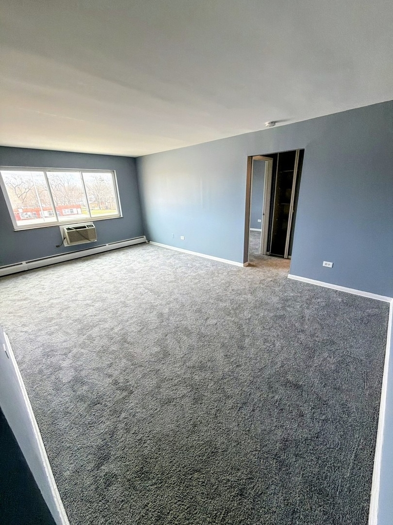 723 Grant Avenue - Photo 2