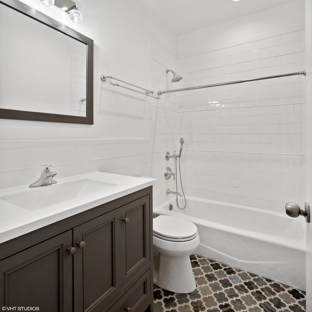 2347 W Altgeld Street - Photo 8
