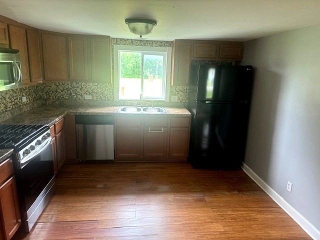 2303 Greengold Street - Photo 2