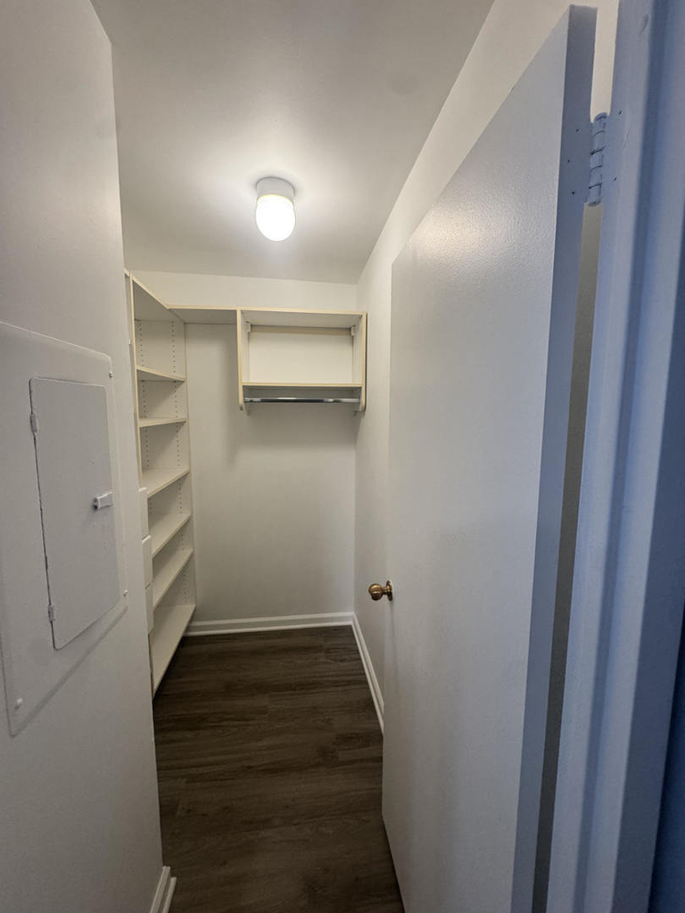 211 E Ohio Street - Photo 8