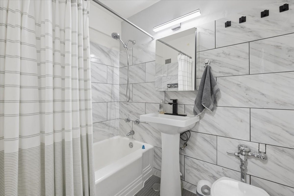 4950 N Marine Drive - Photo 11