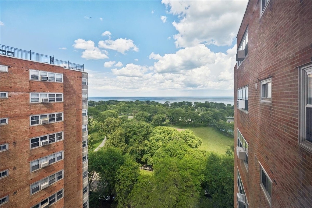 4950 N Marine Drive - Photo 19
