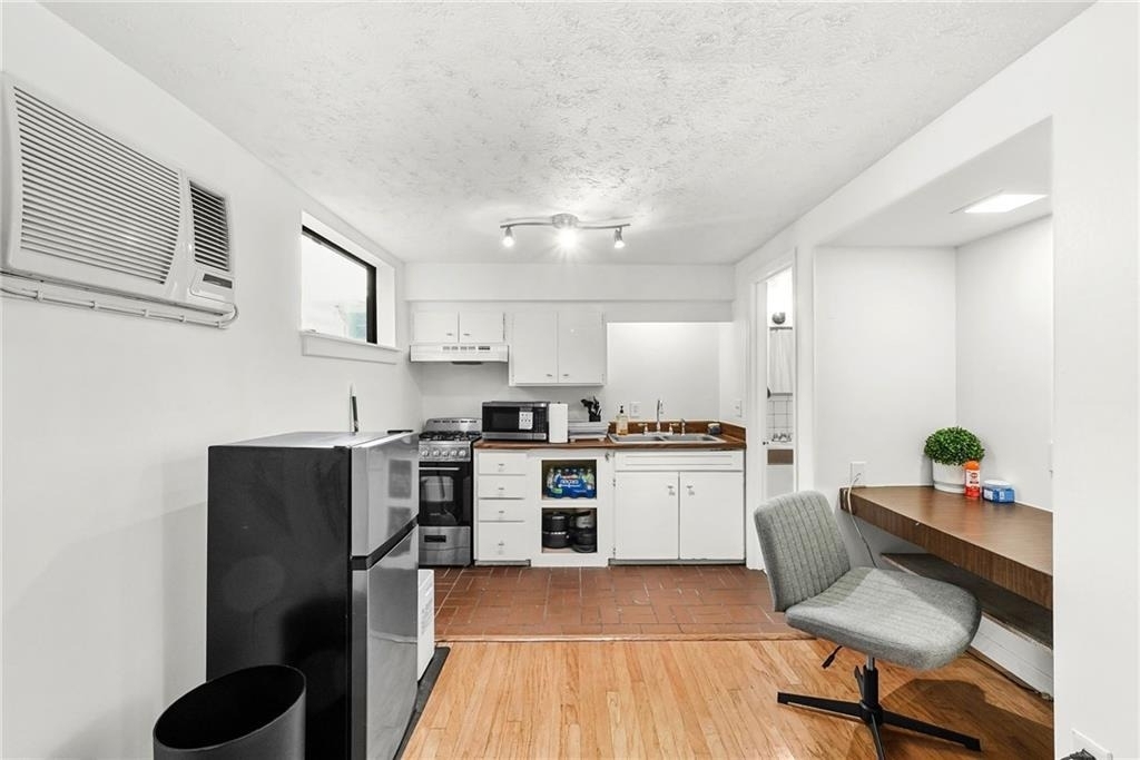 3635 Cantrell Road - Photo 3