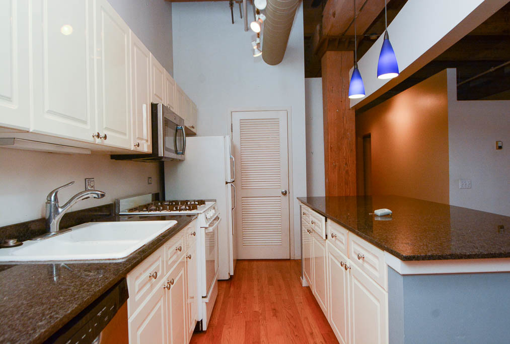 375 W Erie Street - Photo 3