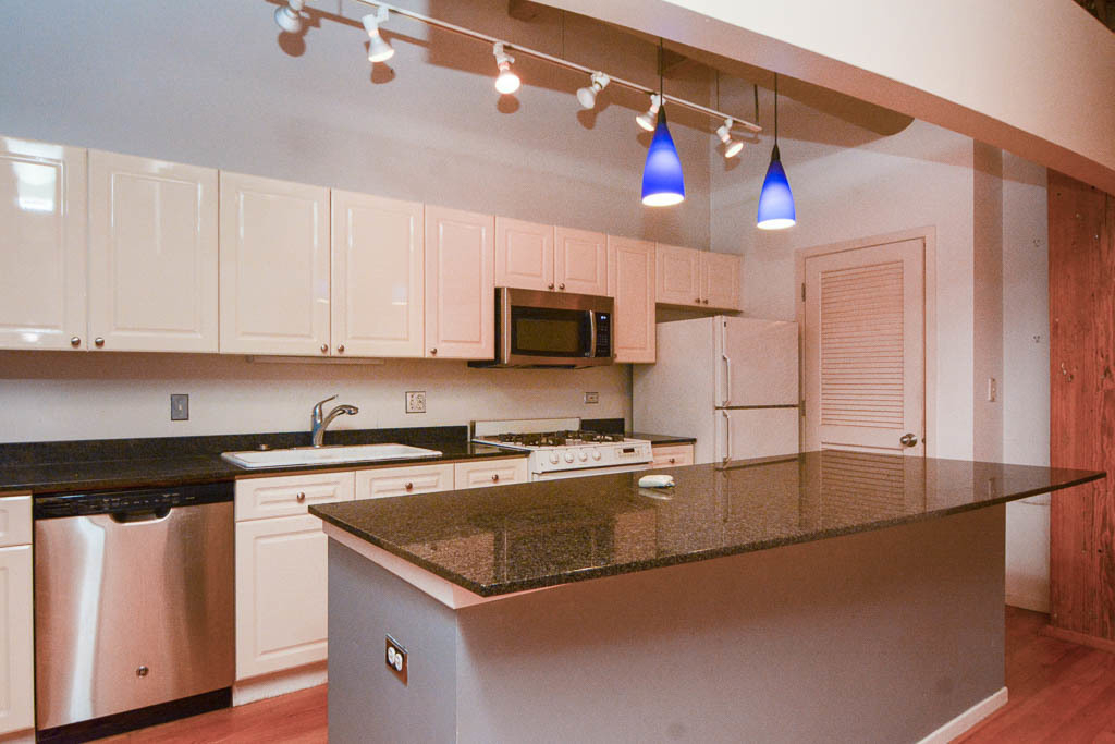 375 W Erie Street - Photo 5