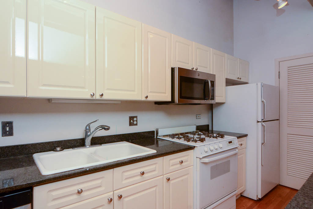375 W Erie Street - Photo 4