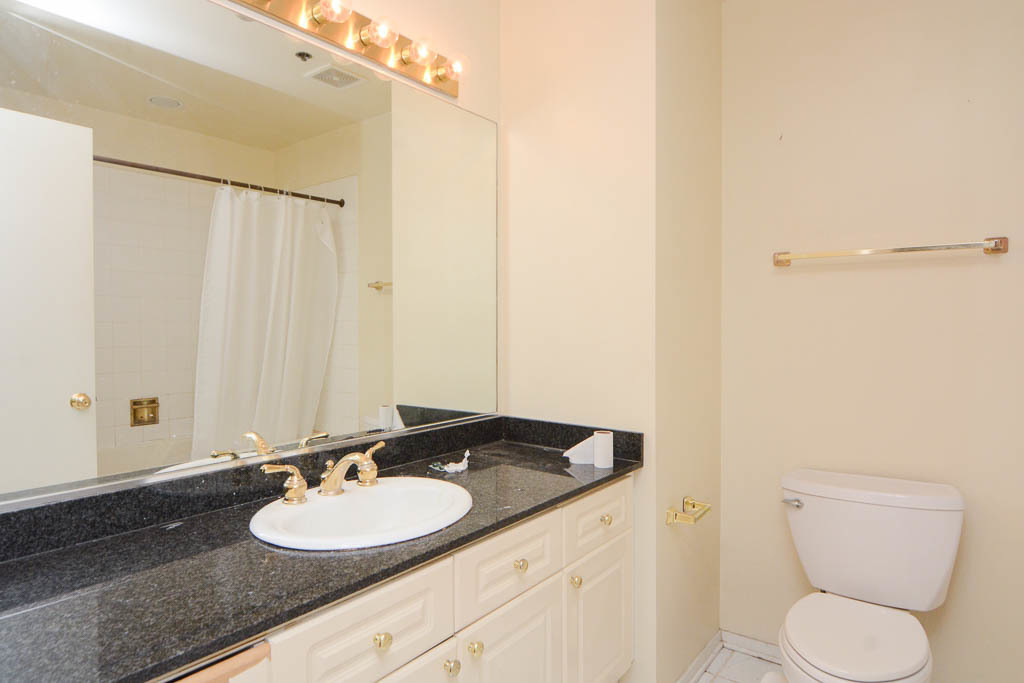375 W Erie Street - Photo 15