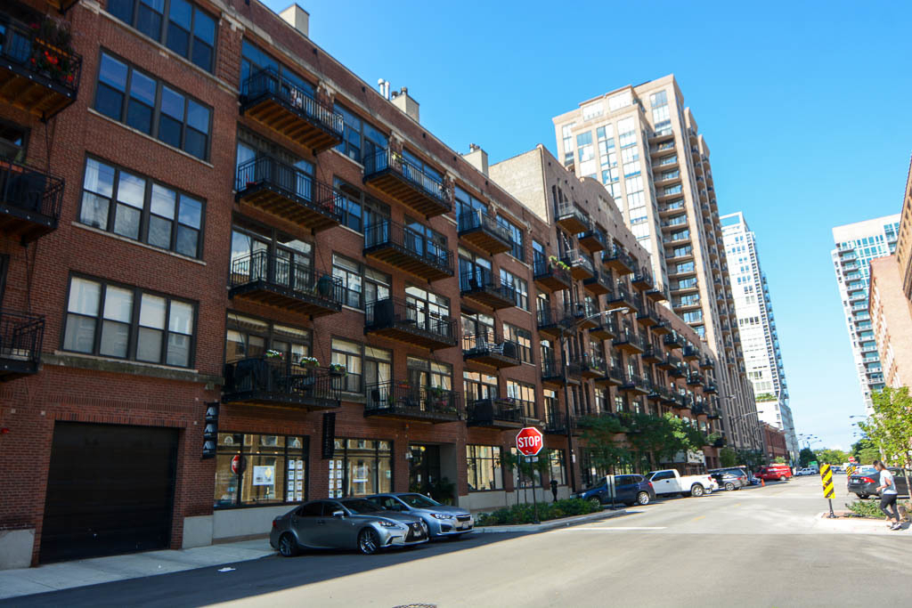 375 W Erie Street - Photo 0