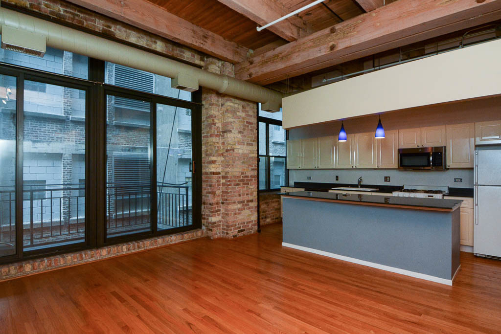 375 W Erie Street - Photo 9