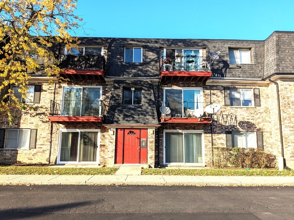 1703 W Mansard Lane - Photo 0
