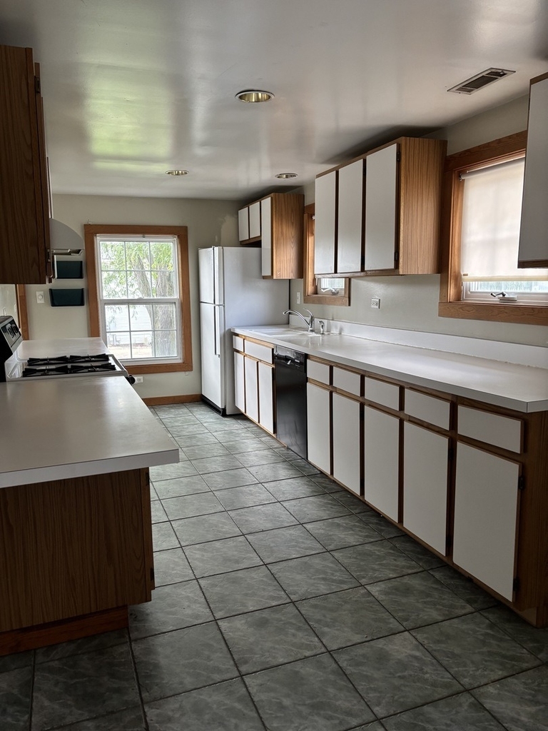 24136 W Lockport Street - Photo 3