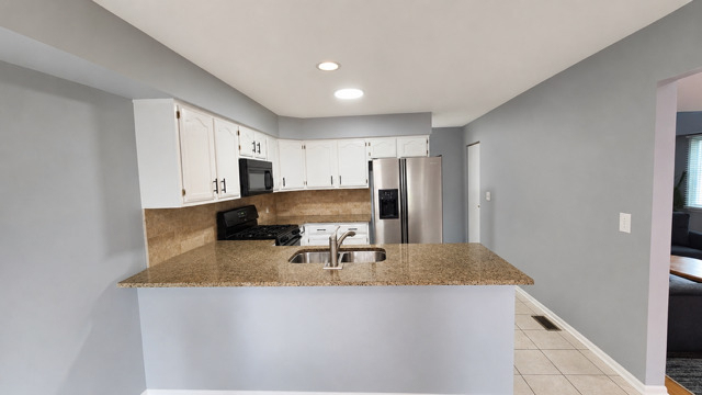 121 Hampton Avenue - Photo 1