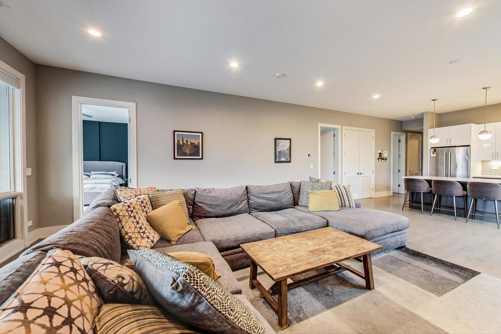 4042 N Pulaski Road - Photo 4