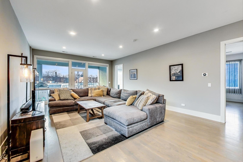 4042 N Pulaski Road - Photo 2