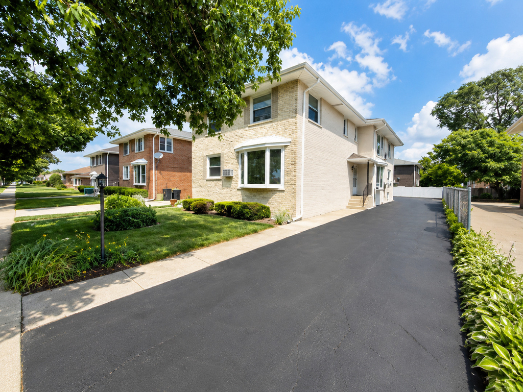 4425 Prairie Avenue - Photo 0