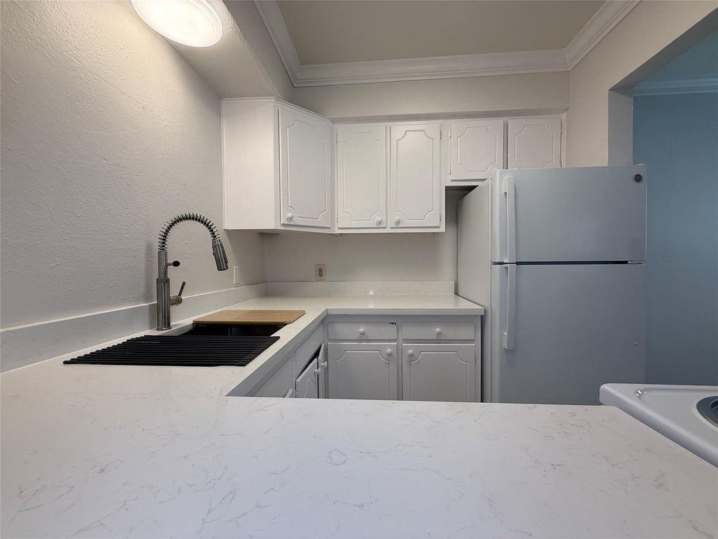 1530 Heights Boulevard - Photo 8