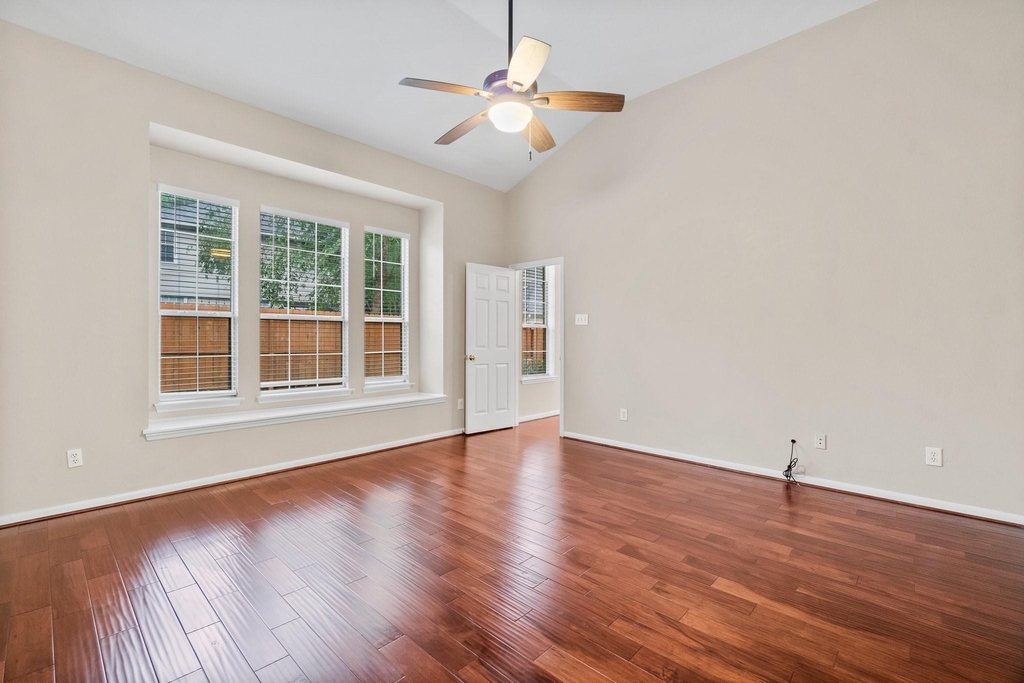 83 Terraglen Drive - Photo 14
