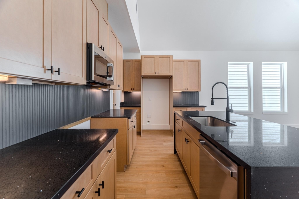 7605 Victory Reserve Street - Photo 4