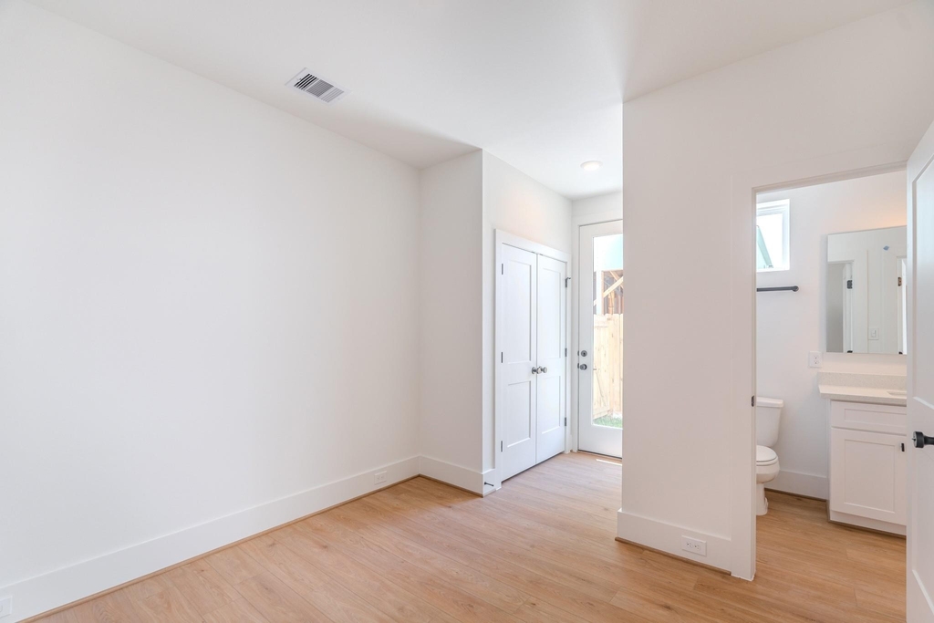 7605 Victory Reserve Street - Photo 18