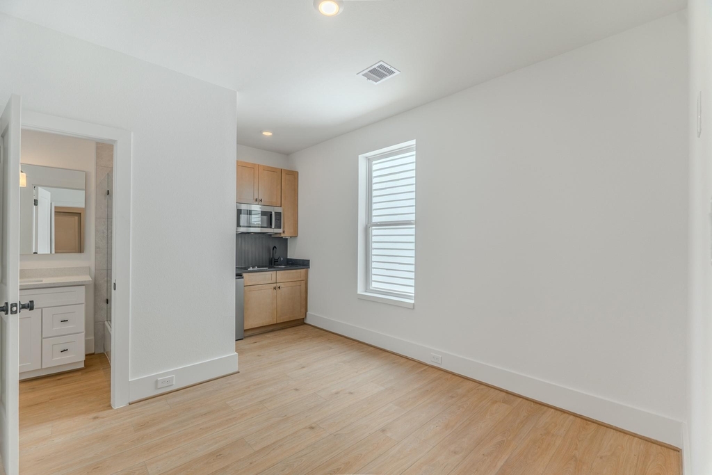 7605 Victory Reserve Street - Photo 10