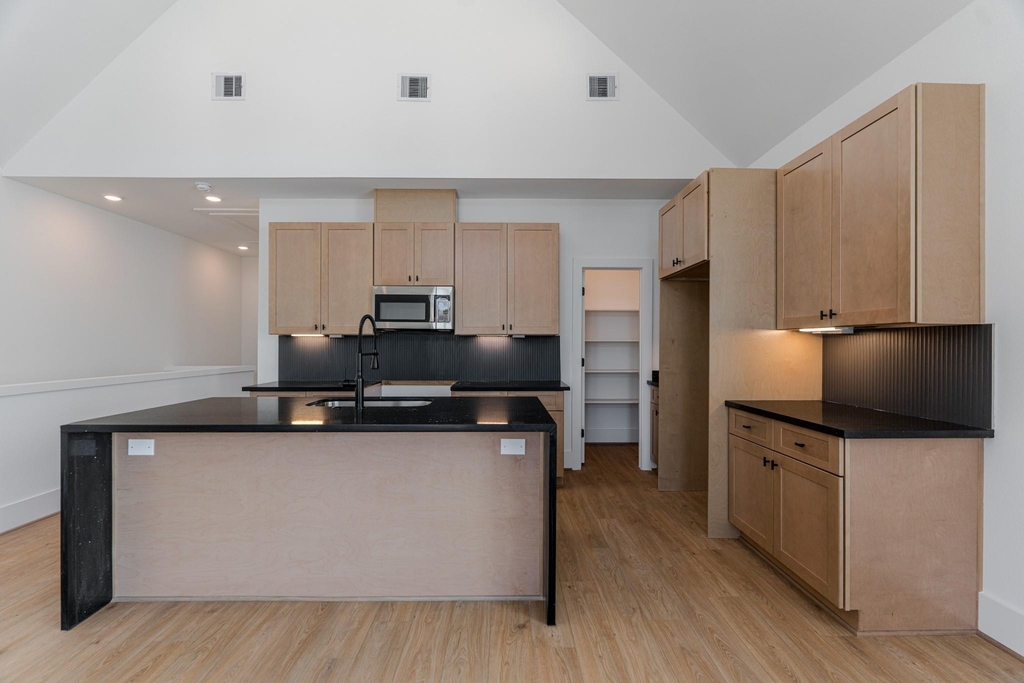 7605 Victory Reserve Street - Photo 6