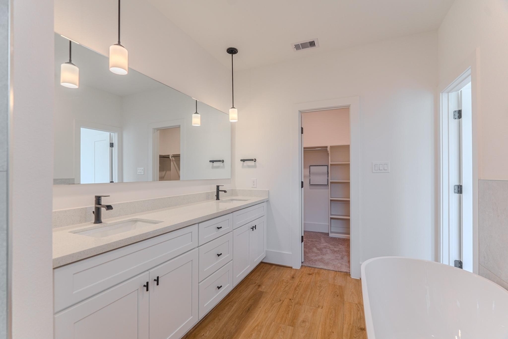 7605 Victory Reserve Street - Photo 13