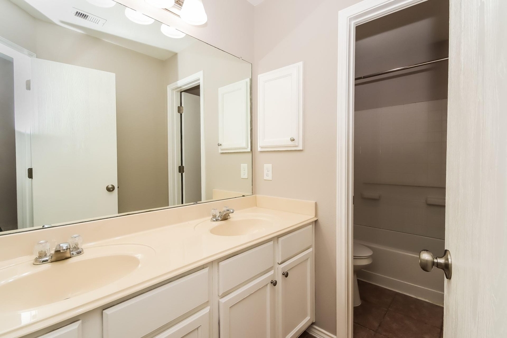 10005 Sterling Place Drive - Photo 13