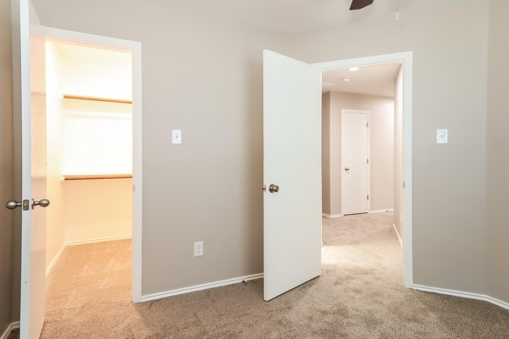 10005 Sterling Place Drive - Photo 12