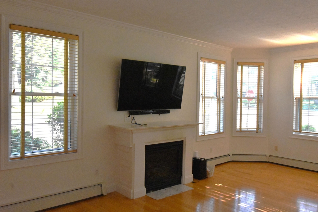 2246 Elm - Photo 6