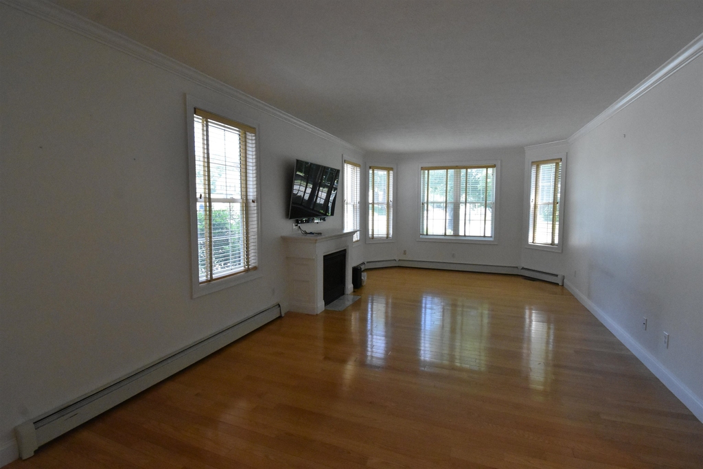 2246 Elm - Photo 8