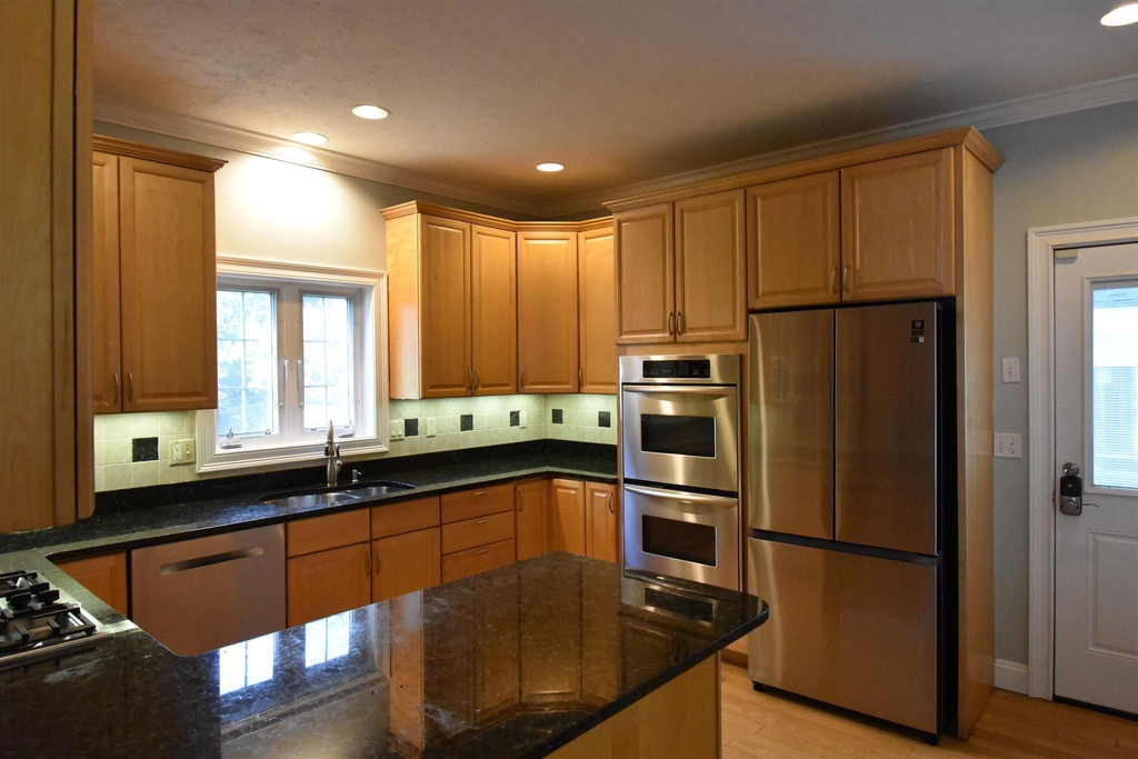2246 Elm - Photo 3