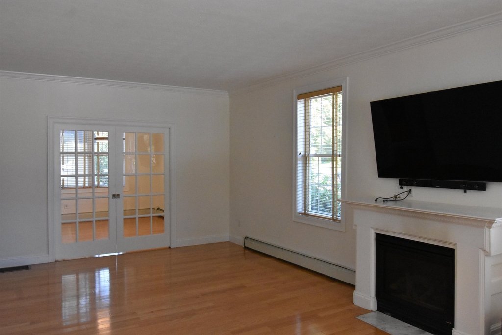 2246 Elm - Photo 7