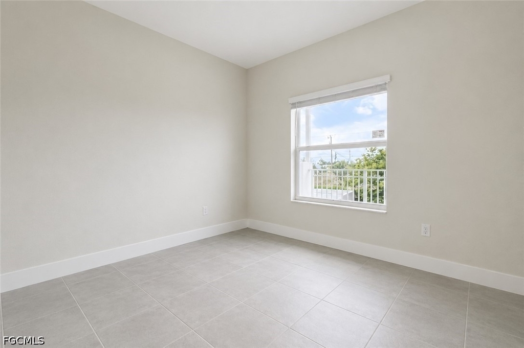 3313 Sw 8th Place - Photo 4
