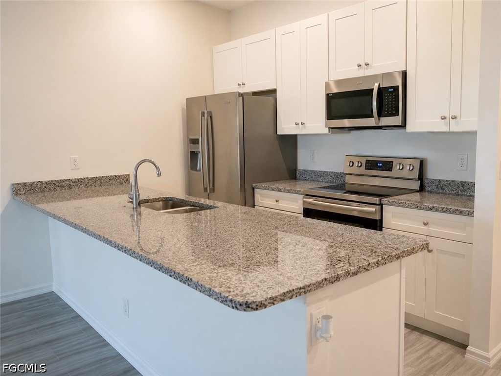 517 Ne 24th Place - Photo 3