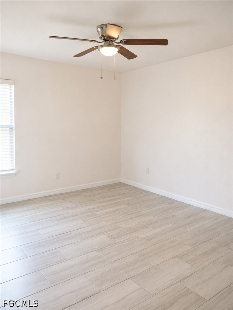 517 Ne 24th Place - Photo 13