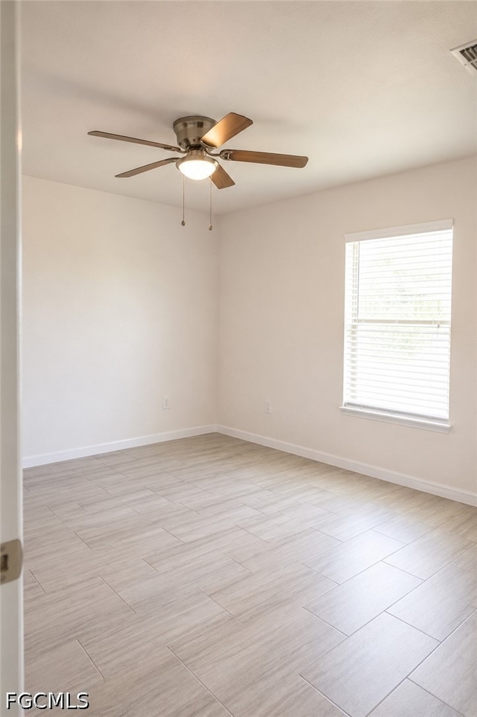 517 Ne 24th Place - Photo 17