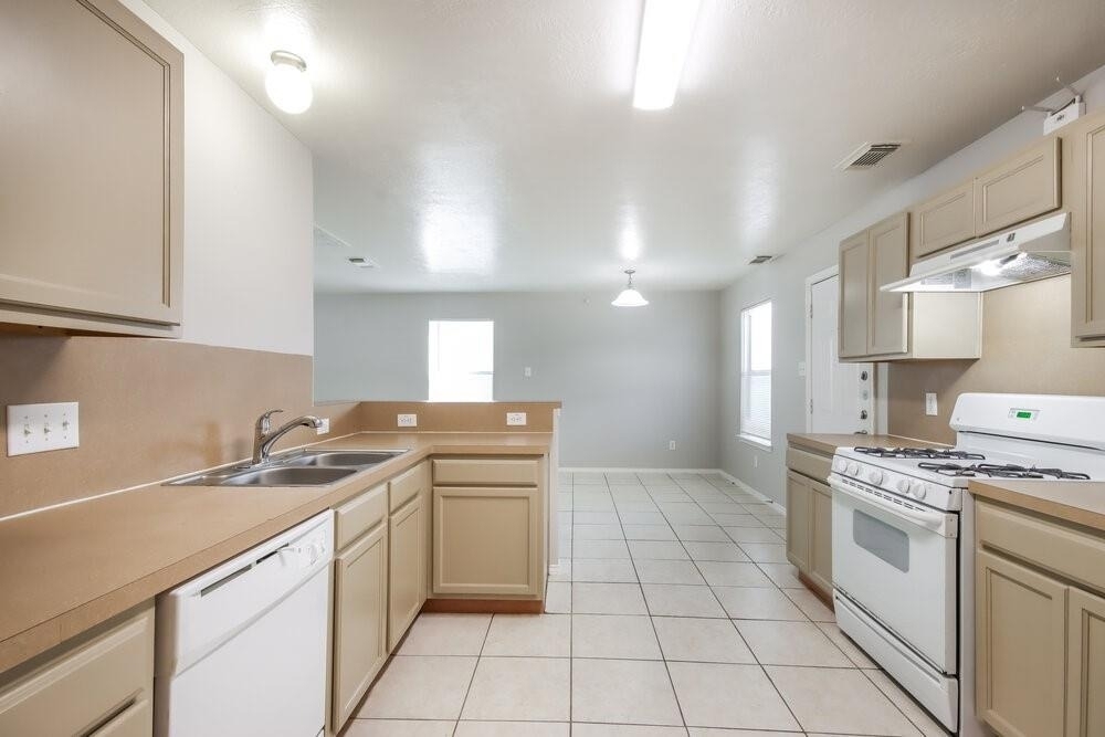 21243 Linden House Court - Photo 7