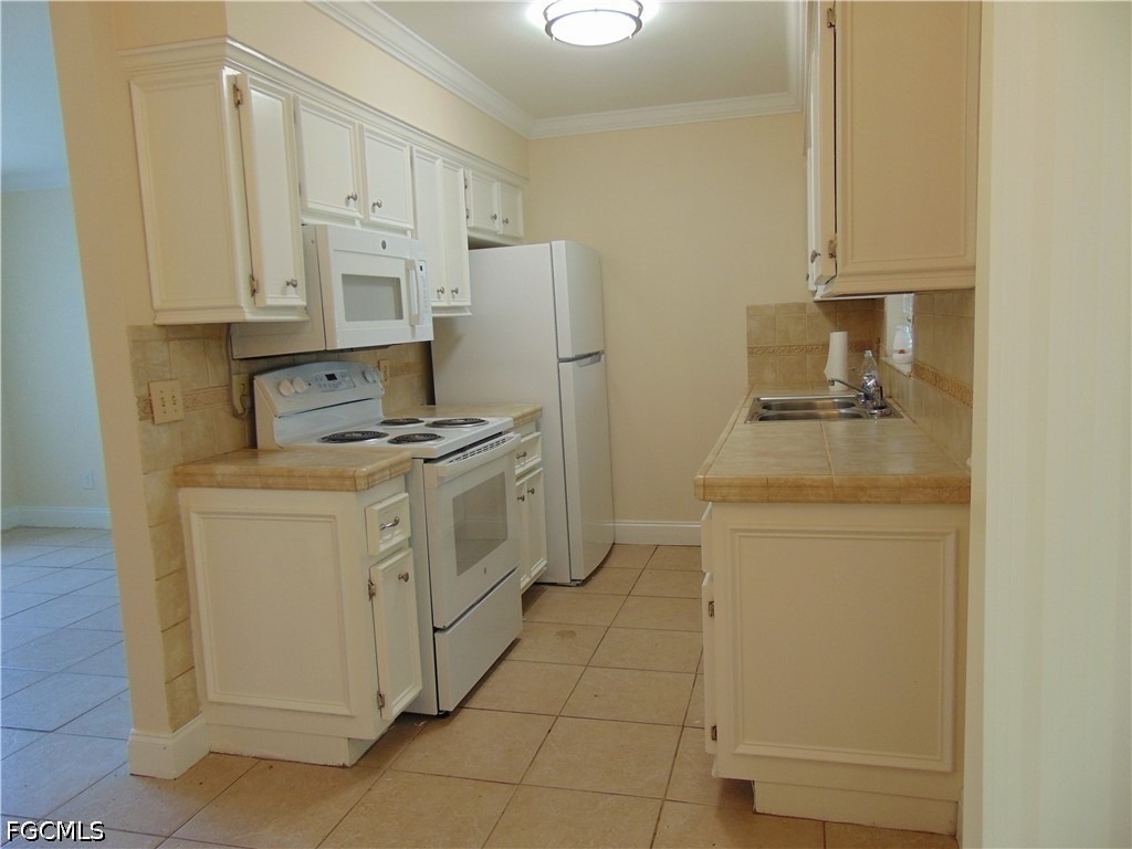 117 Stetson Street - Photo 2