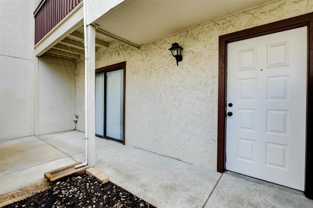 3915 Tanglewilde Street - Photo 17