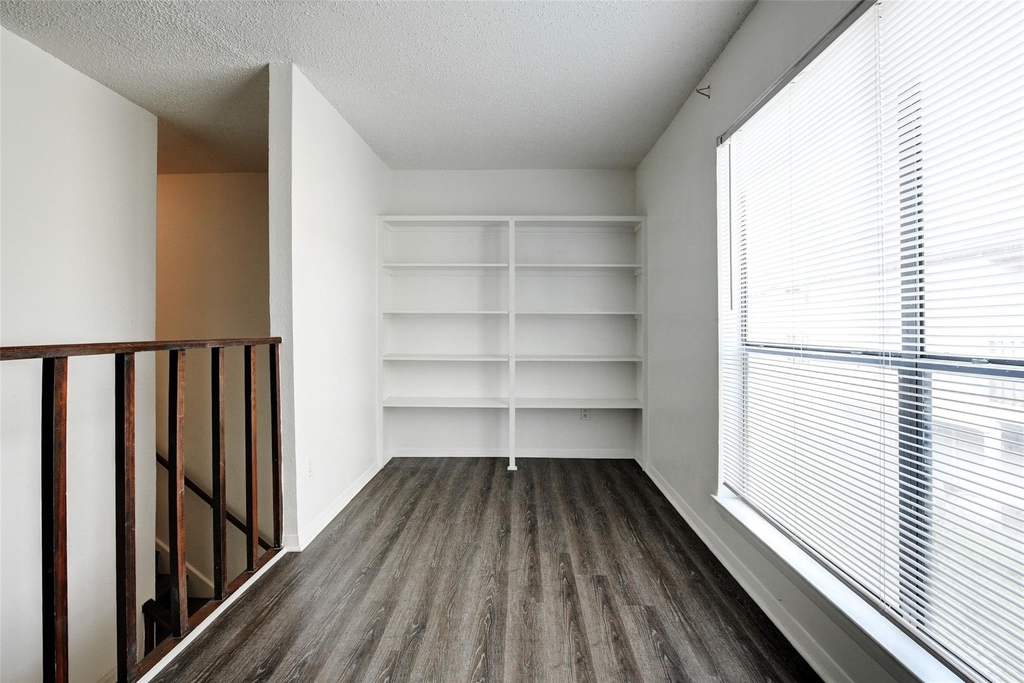 3915 Tanglewilde Street - Photo 10